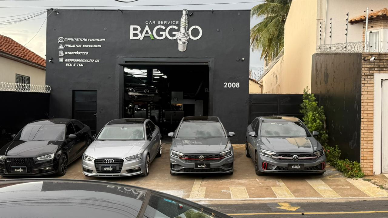 Fachada Baggio Car Service com carros premium